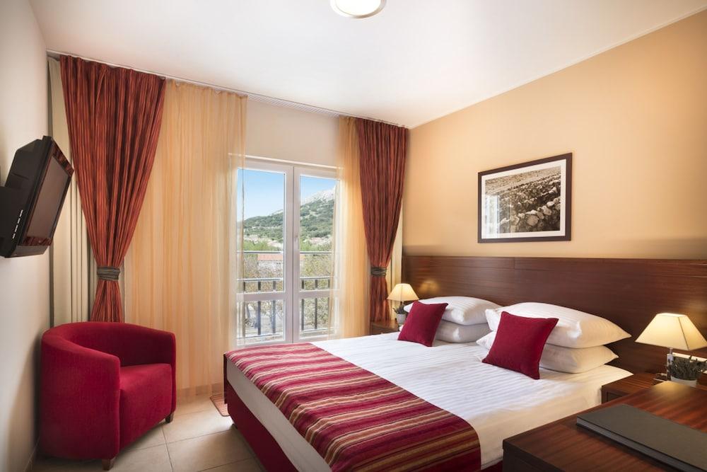 Valamar Atrium Residence Baska  Exterior photo